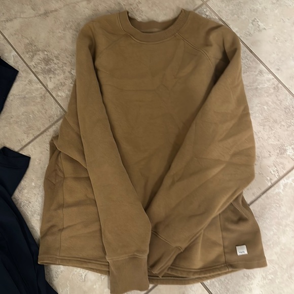 Vuori Sweaters - Vuori sweatshirt size smalll worn twice